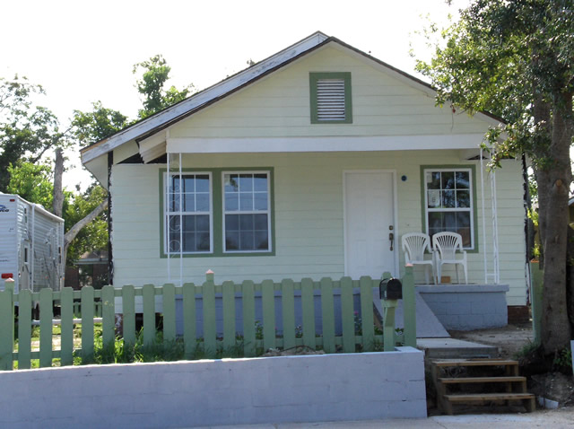 Photo of Tom and Sharon's house a couple of months later